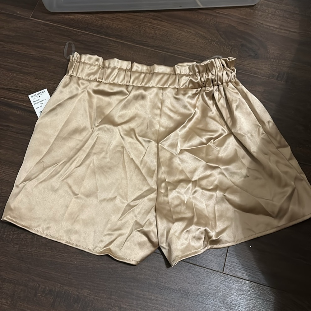 Shorts - Picture 3 of 3